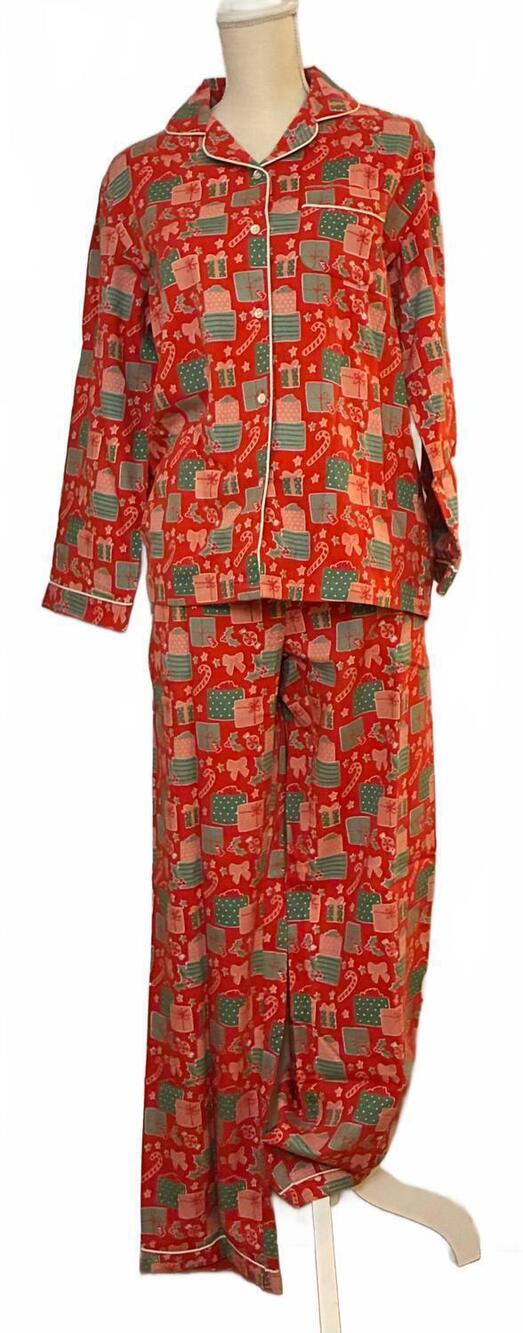NEW THE MAHOGANY STORE women's flannel pajama set in presents red